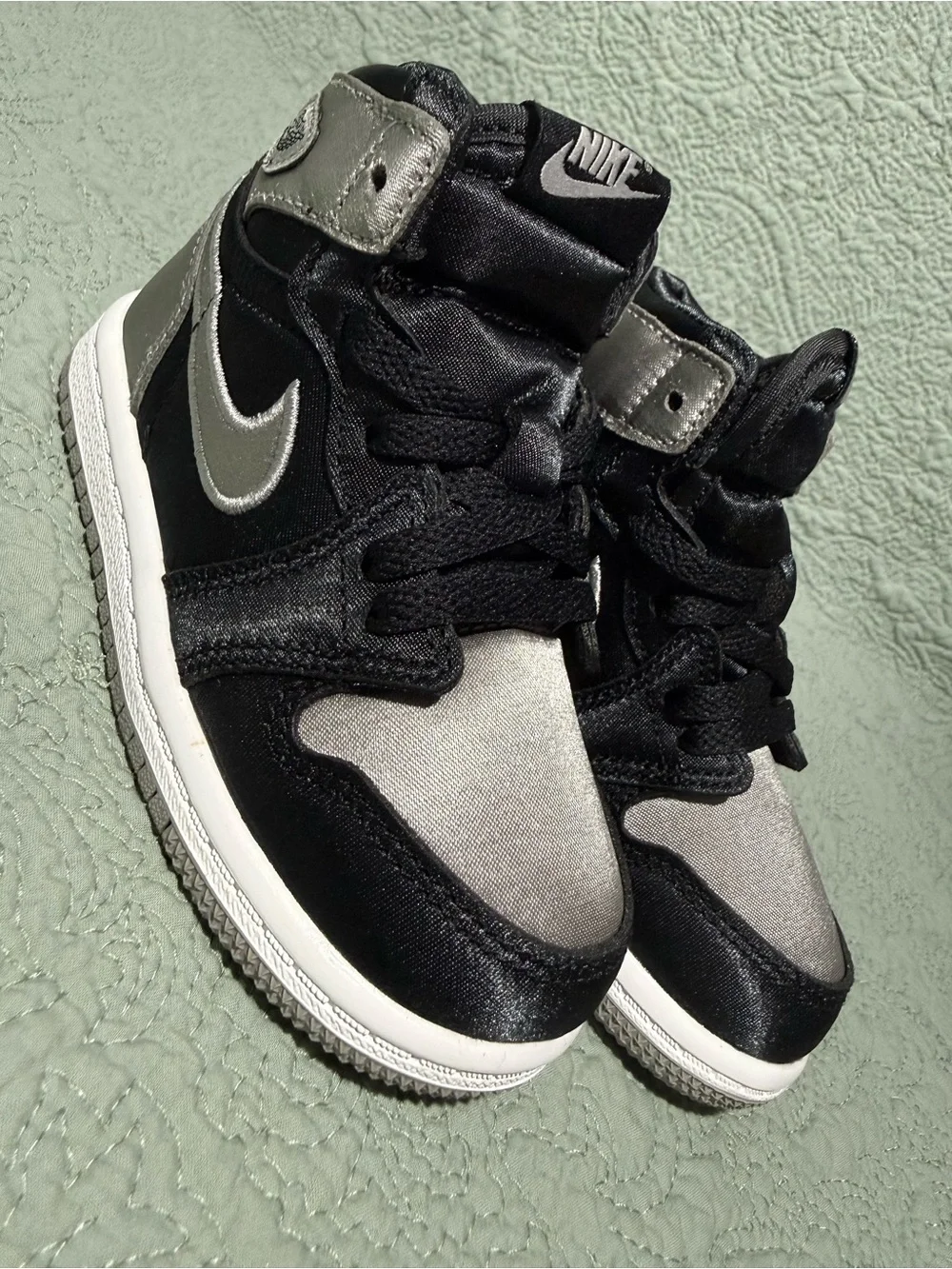 Nike Jordan 1 Retro High OG Size 7C